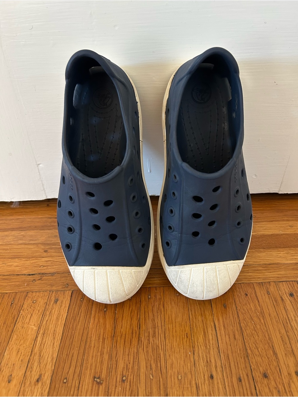 CROCS Bump it J2 Kids Navy and White Slip-On Water shoes